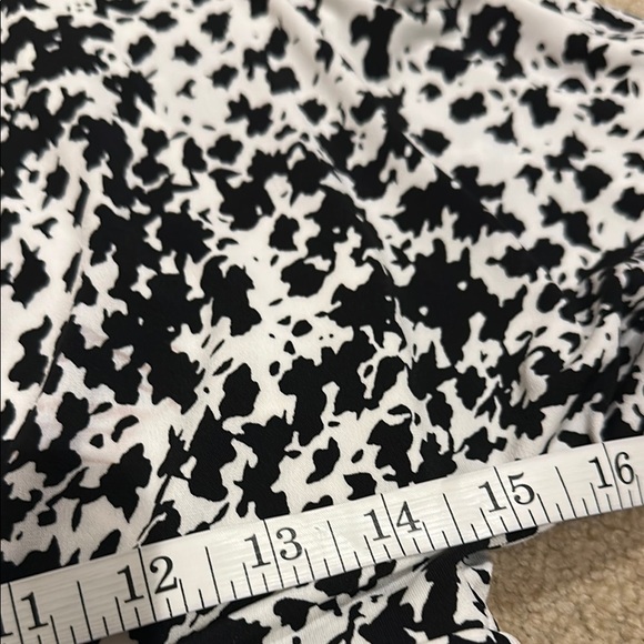 NWOT! White House Black Market Black and White Ruched Blouse - Picture 6 of 8